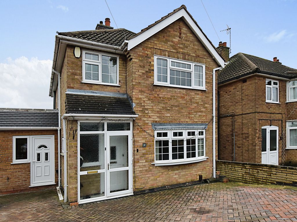 4 bed detached house for sale in Avenue, Birstall, Leicester