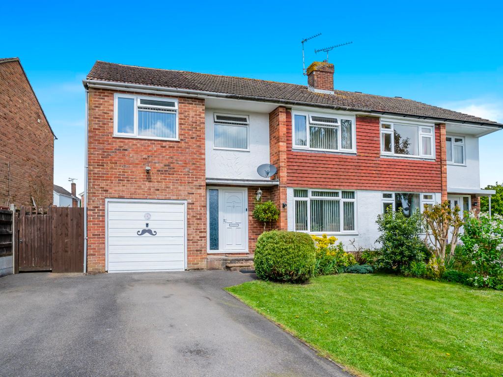 5 bed semidetached house for sale in Wheatfield Lea, Cranbrook, Kent