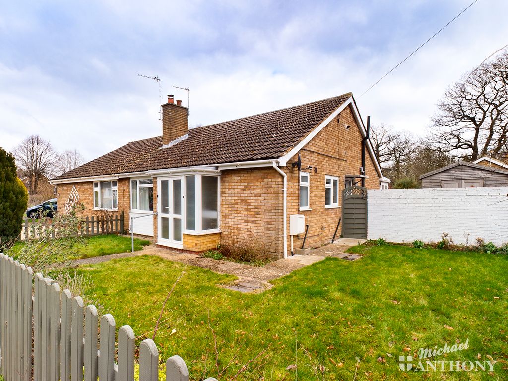 2 bed bungalow to rent in Bedgrove, Aylesbury HP21 Zoopla
