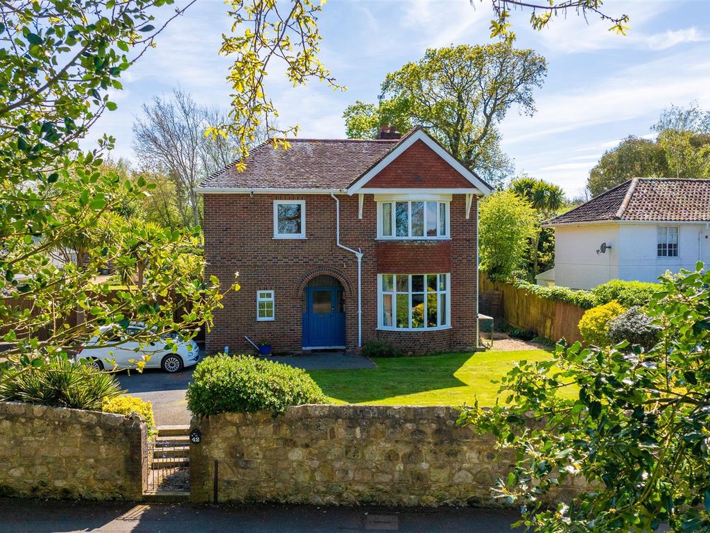 4 bed detached house for sale in Baring Road, Cowes PO31, £1,100,000