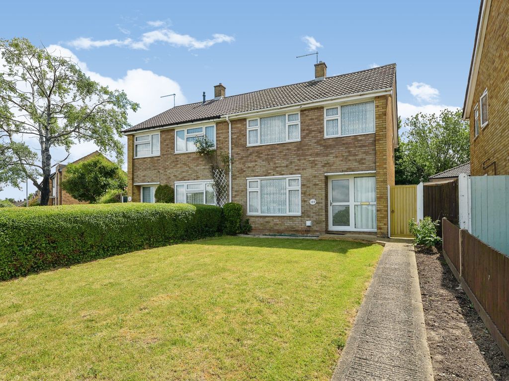 3 bed semidetached house for sale in Wheatfield Road, Luton