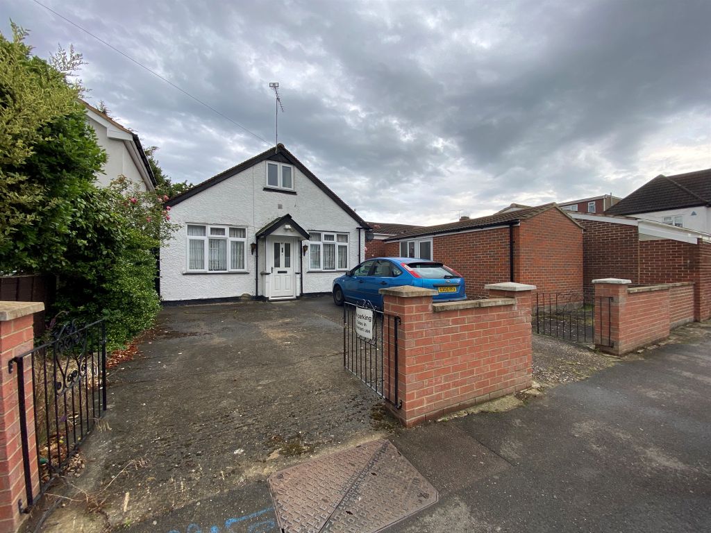 3 bed detached bungalow for sale in Faraday Road, Slough SL2 Zoopla