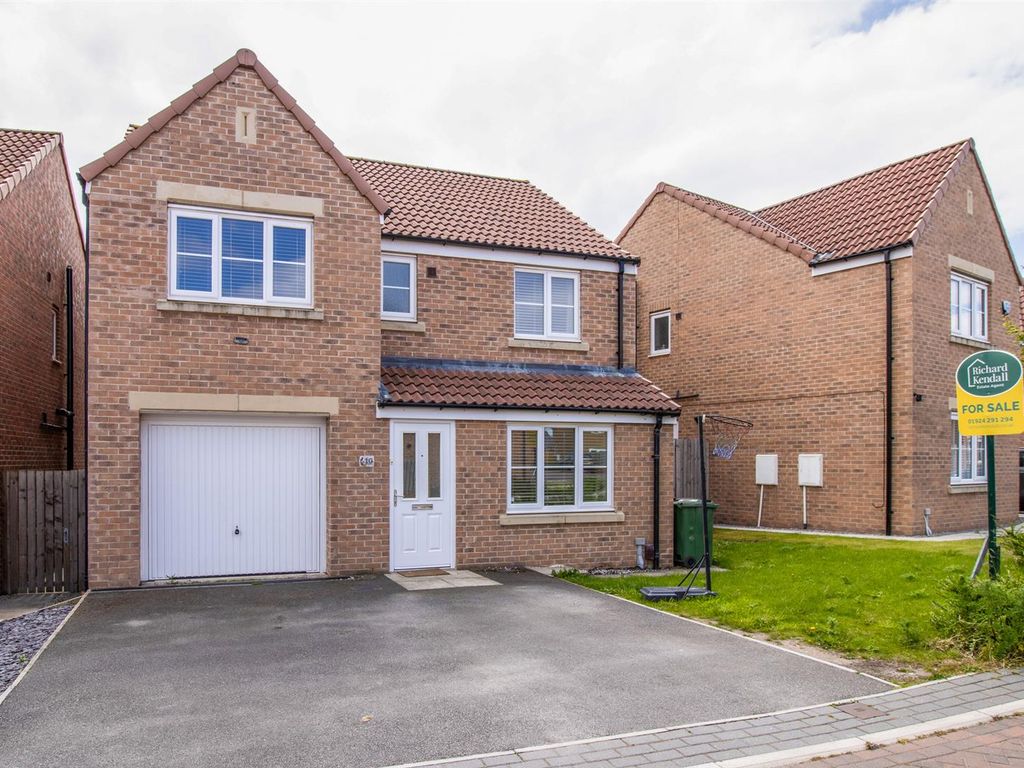 4 bed detached house for sale in Bottle Kiln Rise, Wakefield, West
