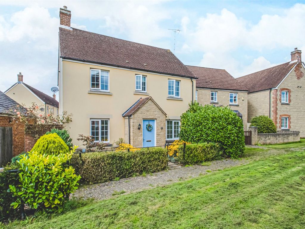 4 bed detached house for sale in Phoebe Way, Oakhurst, Swindon