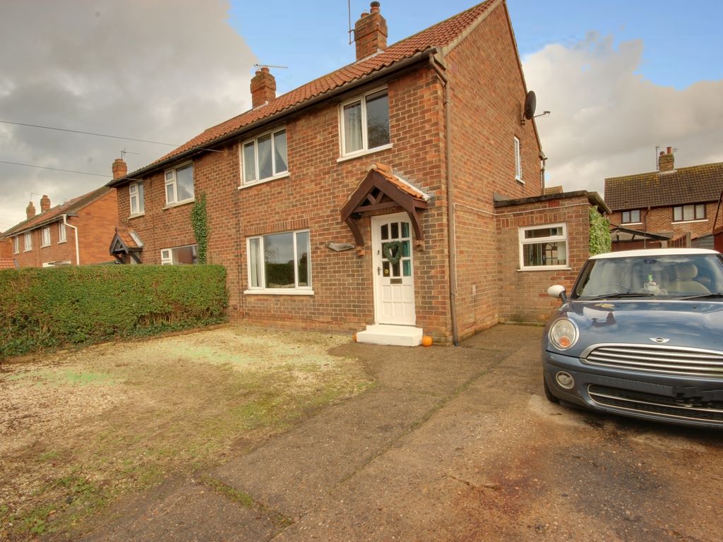 3 bed semidetached house for sale in 18 Shopeth Way, Woodmansey