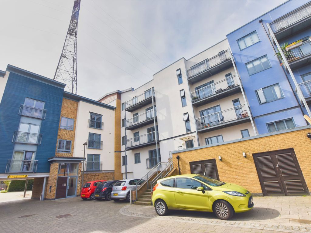 2 bed flat for sale in Quayside Drive, Colchester CO2 Zoopla