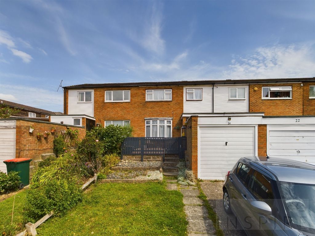 3 bed terraced house for sale in Dovedale Crescent, Crawley RH11, £