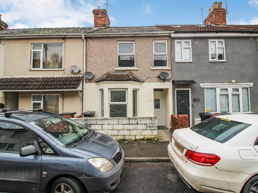 3 bed terraced house to rent in William Street, Town Centre, Swindon