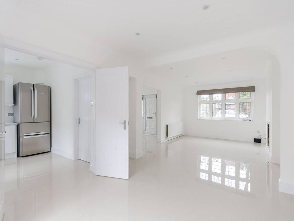 4 bed semidetached house to rent in Malden Road, New Malden KT3, £