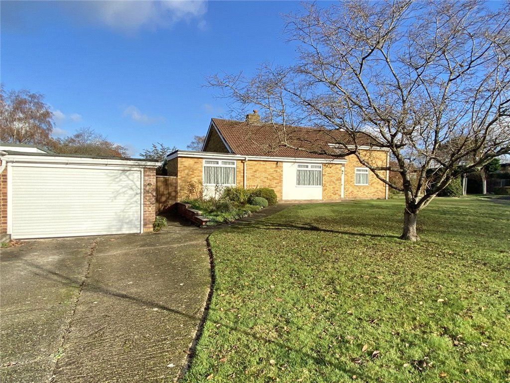 3 bed bungalow for sale in Lambert Crescent, Blackwater, Camberley GU17, £525,000 Zoopla