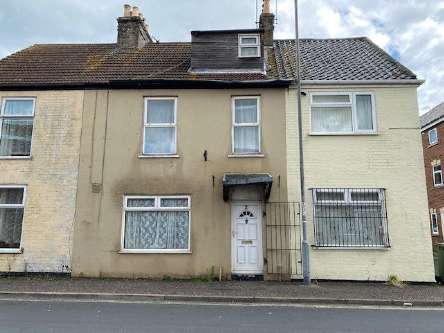 6 bed terraced house for sale in 2 Wellington Road, Great Yarmouth