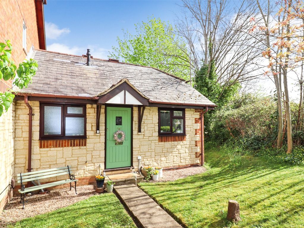 2 bed bungalow for sale in Barn Meadow Close, Church Crookham, Fleet, Hampshire GU52, £350,000