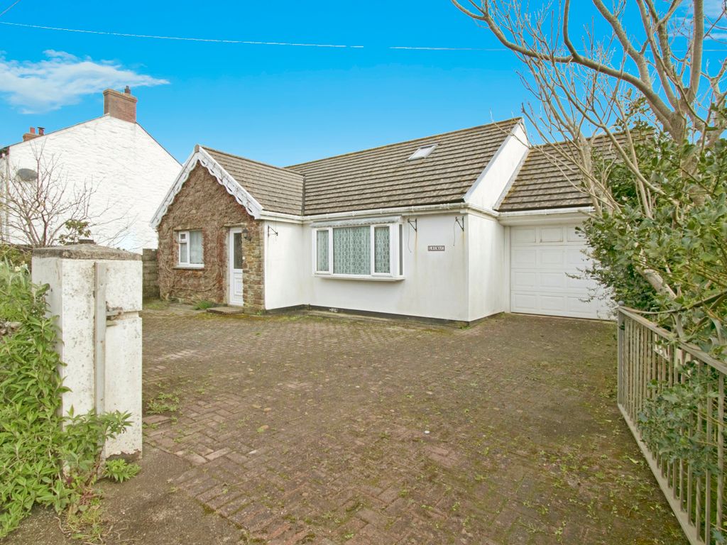 4 bed bungalow for sale in Chapel Road, Leedstown, Hayle, Cornwall TR27