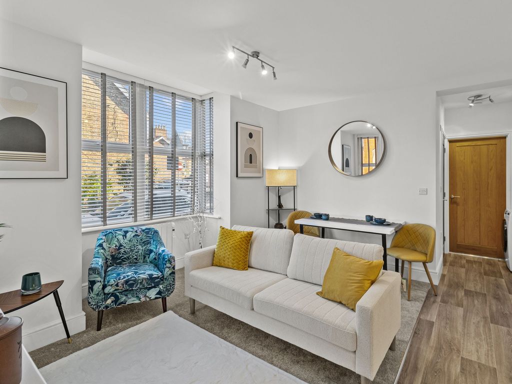 New home, 2 bed flat for sale in Chichester Terrace, Horsham RH12, £