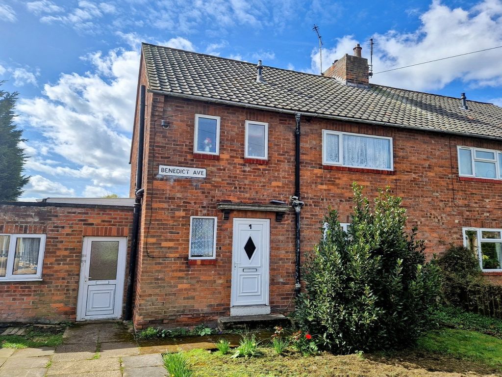 3 bed semidetached house for sale in Benedict Avenue, Selby, North
