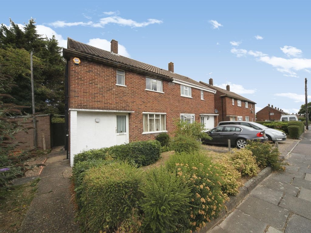 Brays Road Luton LU2  