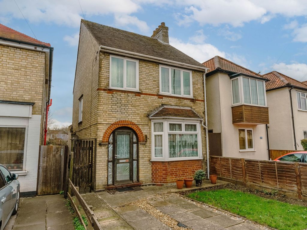 3 bed detached house for sale in Coldhams Lane, Cambridge CB1, £450,000