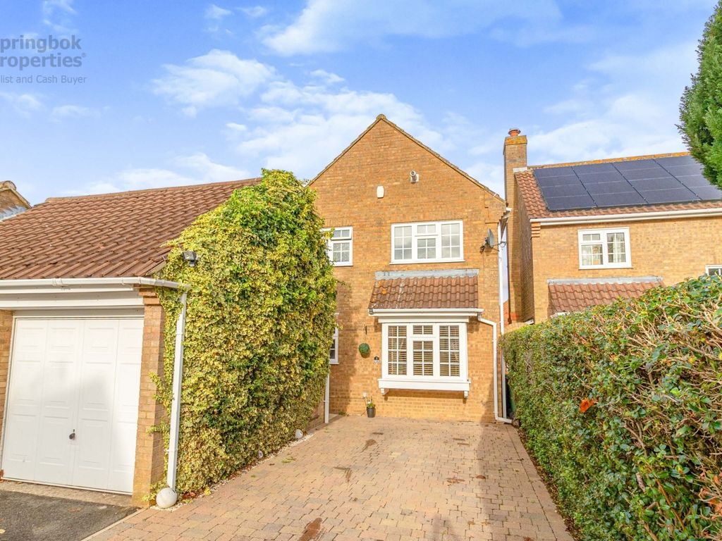 3 bed detached house for sale in Lochy Drive, Leighton Buzzard, Bedfordshire LU7 Zoopla