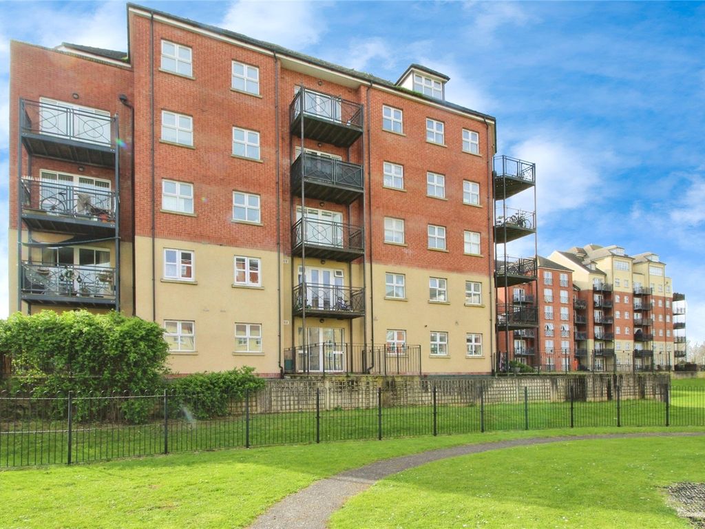 2 bed flat for sale in Palgrave Road, Bedford, Bedfordshire MK42, £