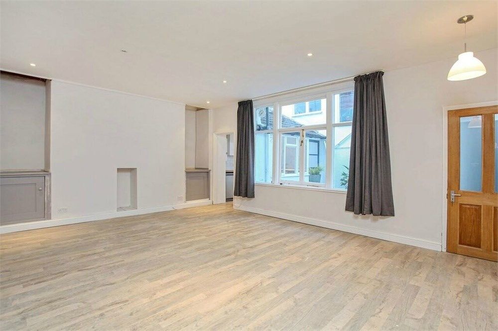 1 bed flat for sale in Brunswick Square, Hove BN3, £325,000 Zoopla