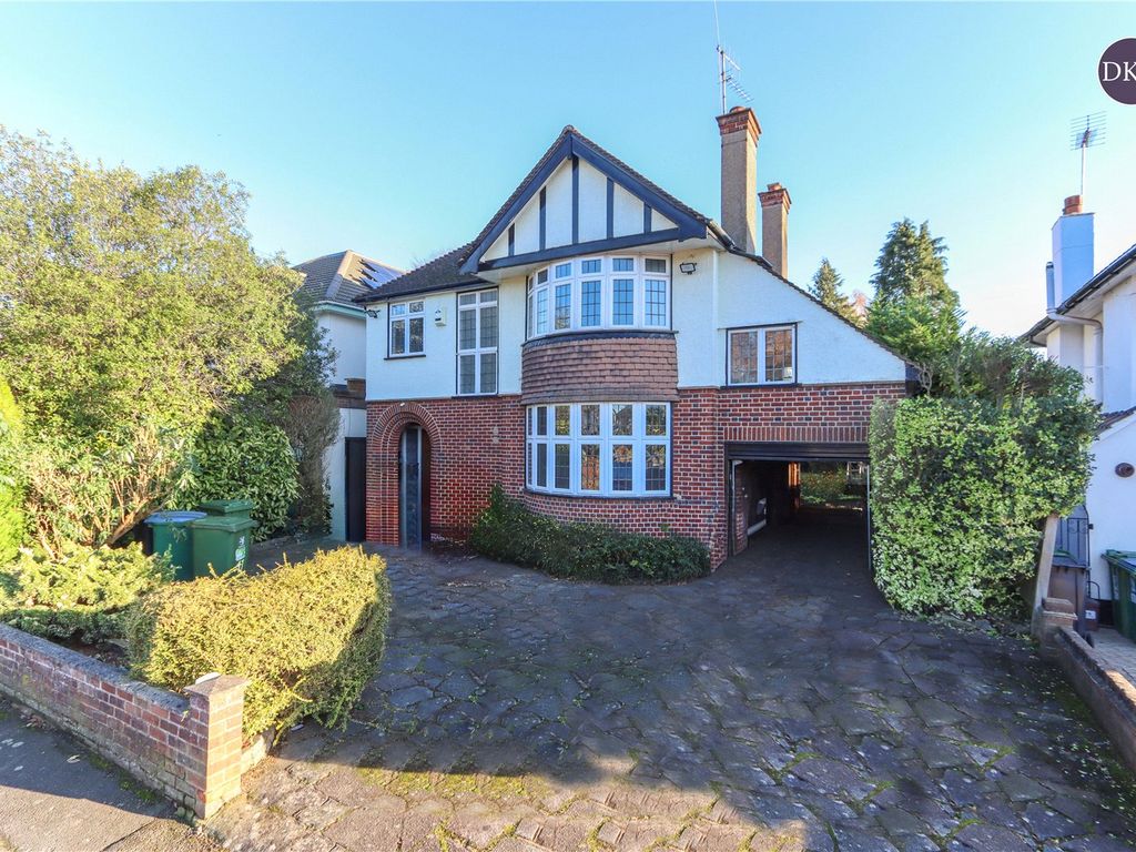 5 bed detached house to rent in Langley Way, Watford, Hertfordshire
