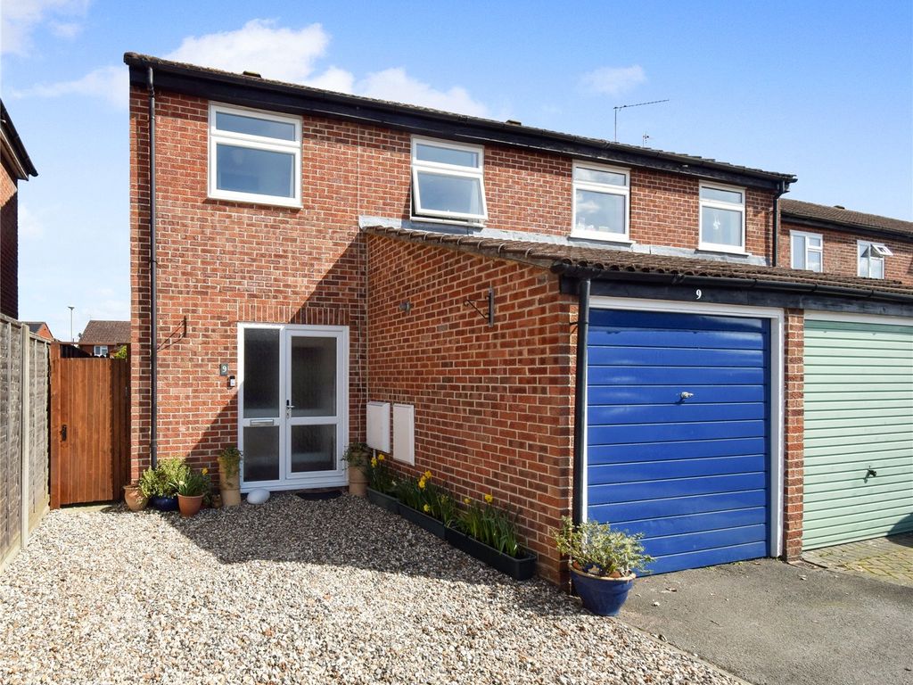 3 bed semidetached house for sale in Somerton Grove, Thatcham