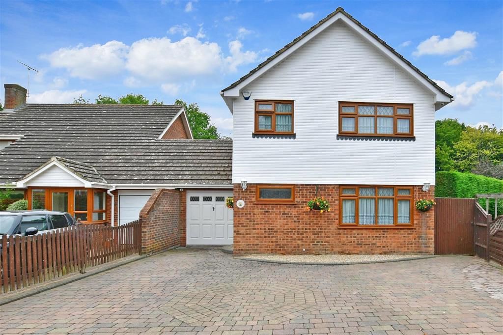 4 bed linkdetached house for sale in Beacon Walk, Tenterden, Kent TN30