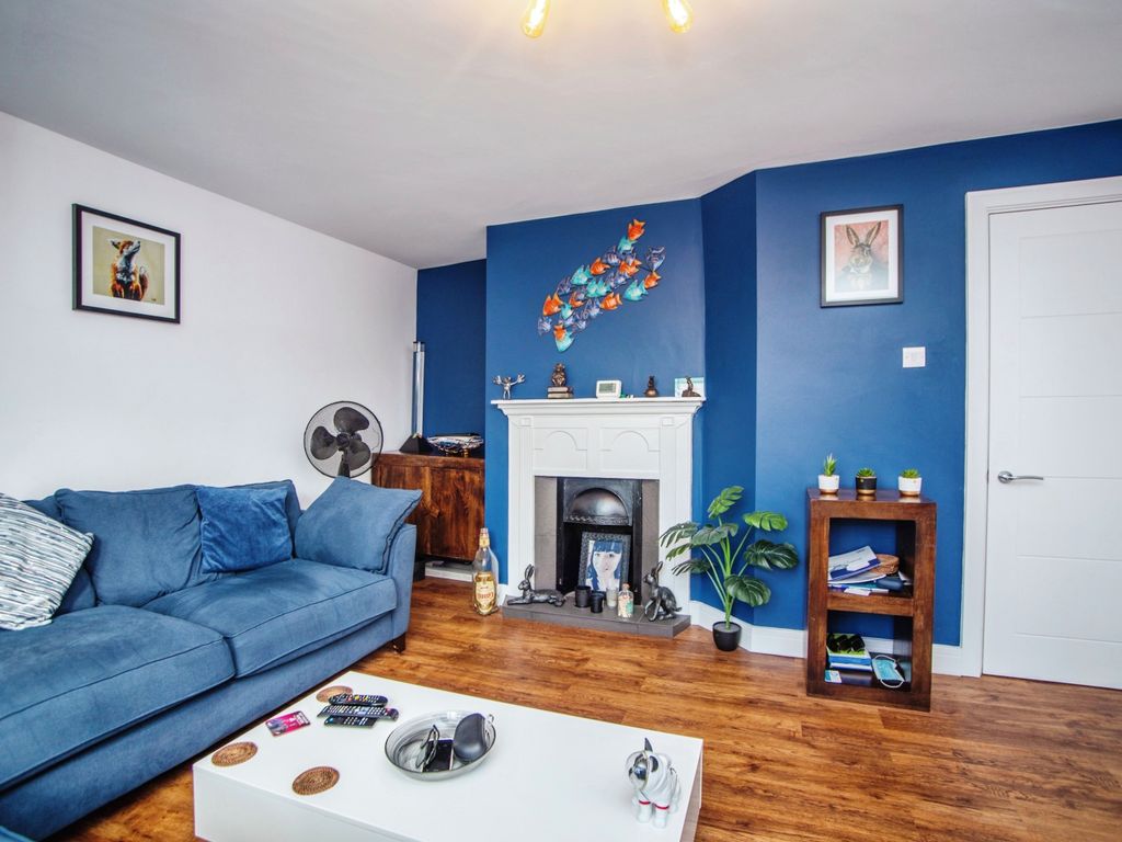 2 bed flat for sale in Maidstone Road, Rochester ME1, £260,000 Zoopla
