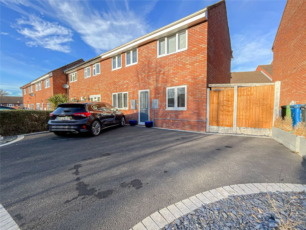 3 bed end terrace house for sale in Ealingham, Wilnecote, Tamworth