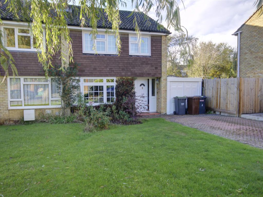 3 bed property for sale in Fleming Way, Tonbridge TN10, £399,950 Zoopla