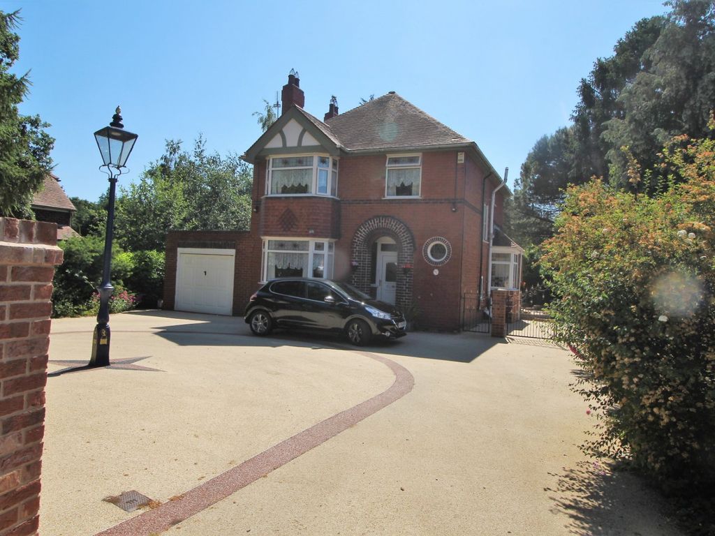 3 bed detached house for sale in Park Drive, Sprotbrough, Doncaster