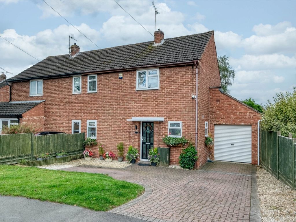 3 bed semidetached house for sale in Mortlake Avenue, Worcester WR5, £