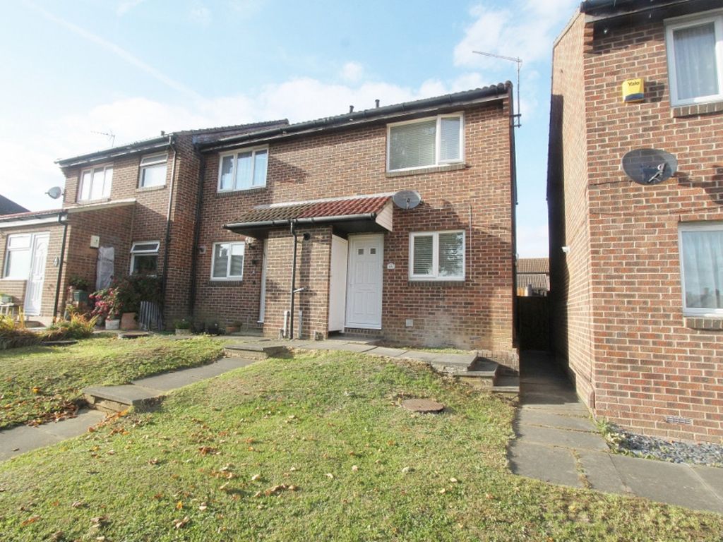 2 bed end terrace house to rent in Hailsham Road, Harold Hill RM3, £