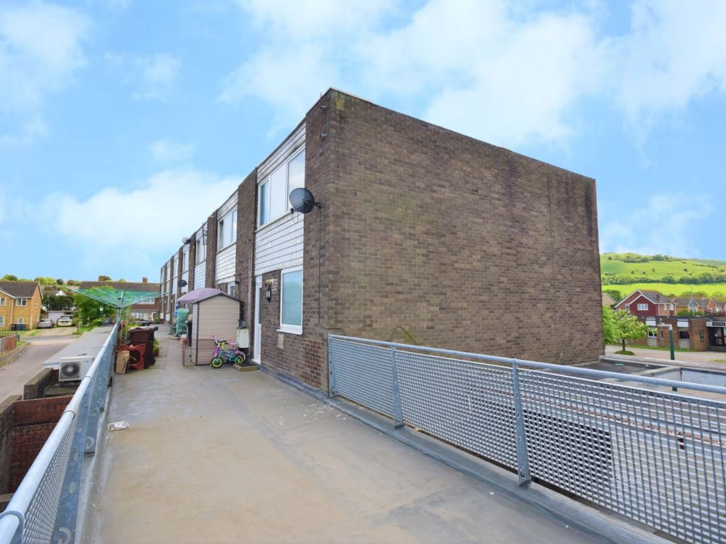 3 bed to rent in Freshwater Square, Willingdon, Eastbourne