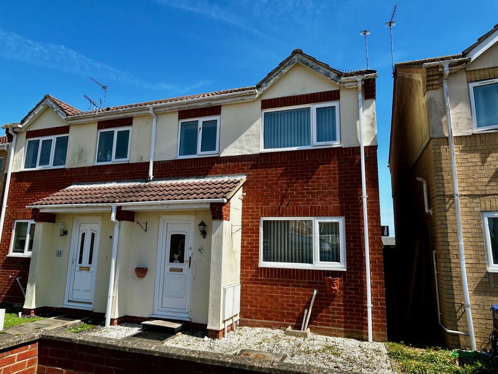 3 bed semidetached house to rent in Wright Close, CaisterOnSea