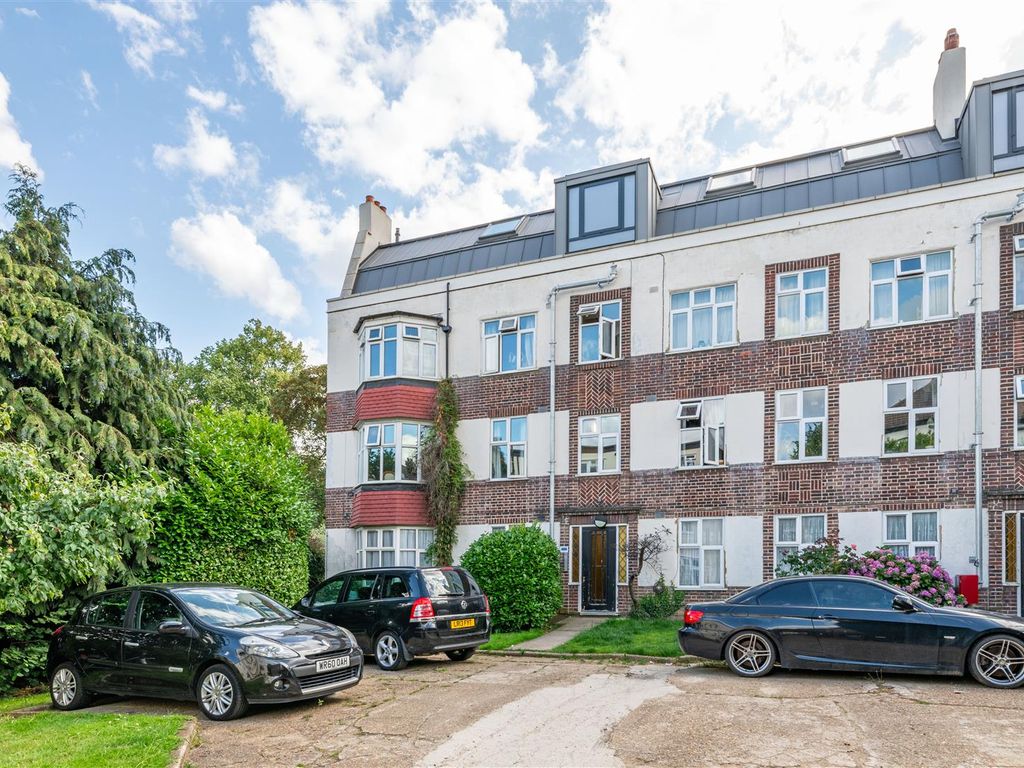 2 bed flat to rent in Queens Road, London E11, £1,650 pcm Zoopla