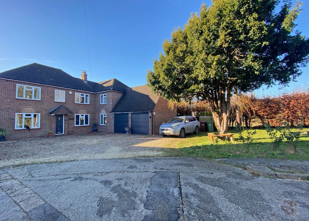 5 bed detached house for sale in Wantage Road, Wallingford OX10, £