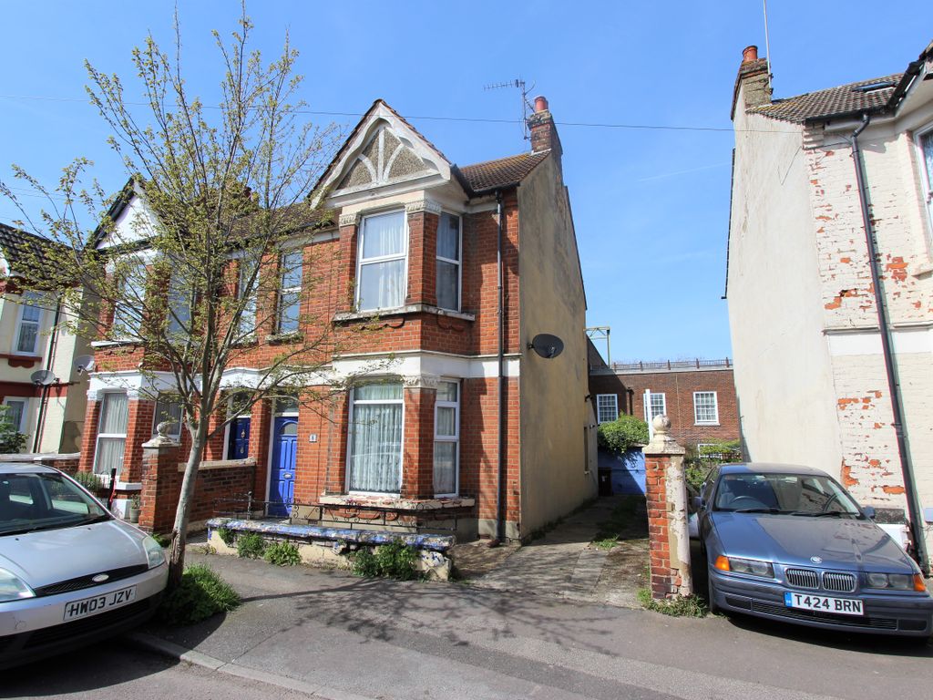 2 bed flat for sale in Stuart Road, Gillingham ME7 Zoopla