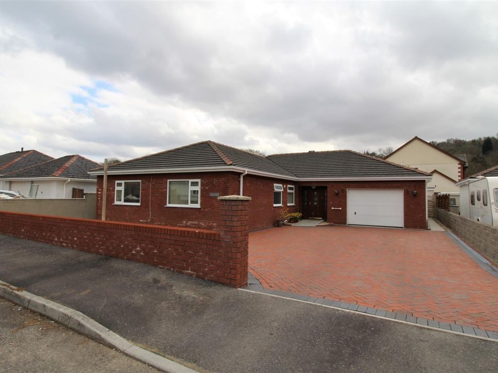 4 bed detached bungalow for sale in Parc Glan Yr Afon, Glanamman, Ammanford SA18, £269,999 Zoopla