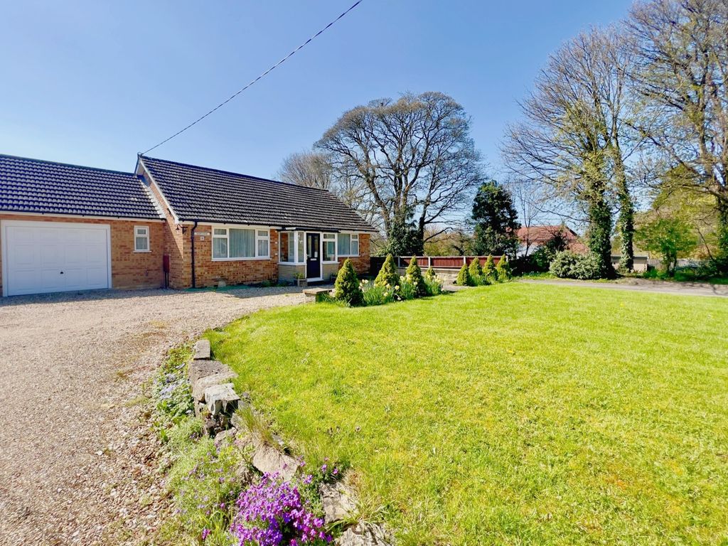 3 bed detached bungalow for sale in Hale Road, Wendover, Aylesbury HP22