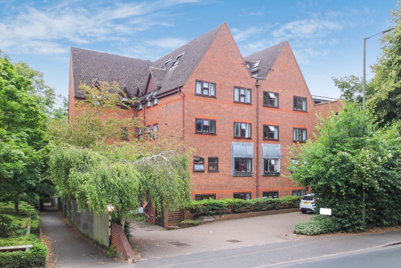 1 bed flat for sale in Copthorne Court, Station Road, Leatherhead KT22