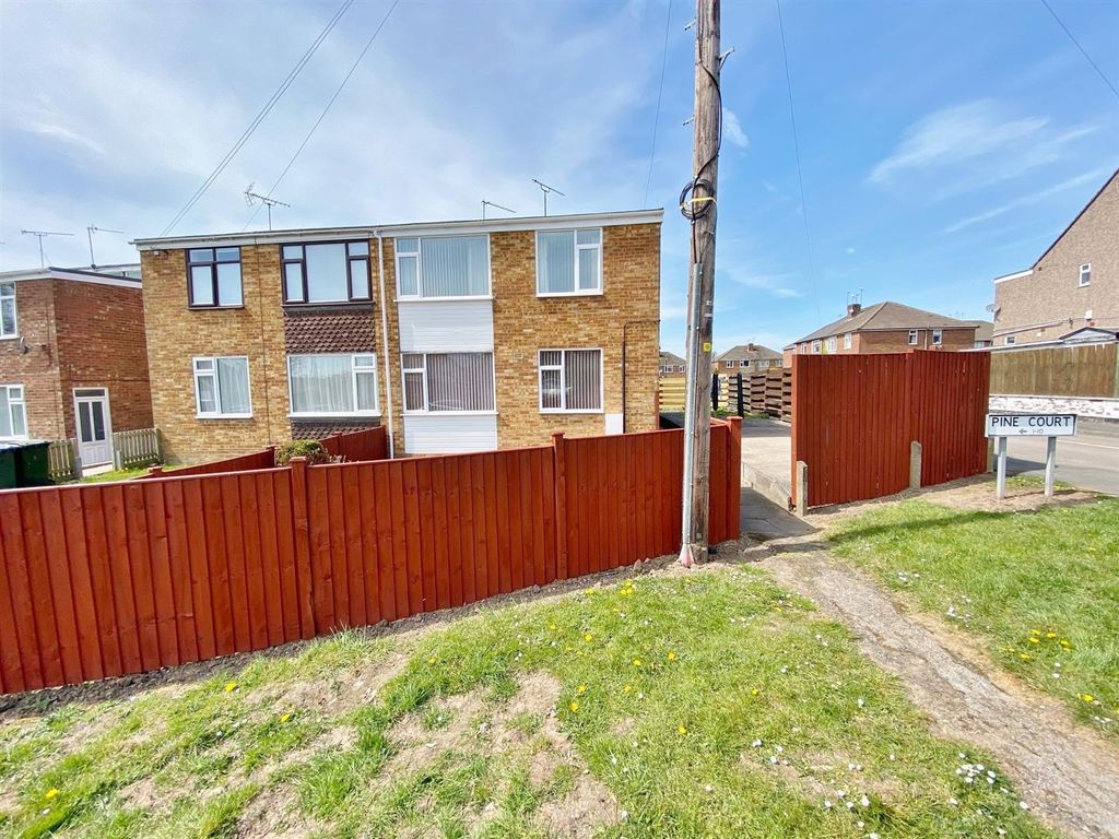 2 bed to rent in Pine Court, Hockley Lane, Eastern Green