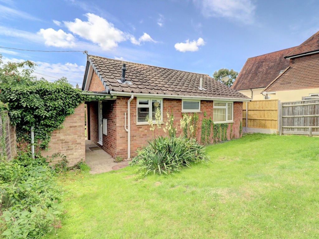 2 bed bungalow for sale in New Pond Road, Holmer Green, High