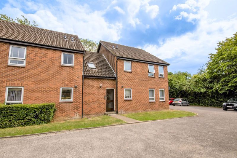 1 bed flat for sale in Heideck Gardens, Hutton, Brentwood CM13, £