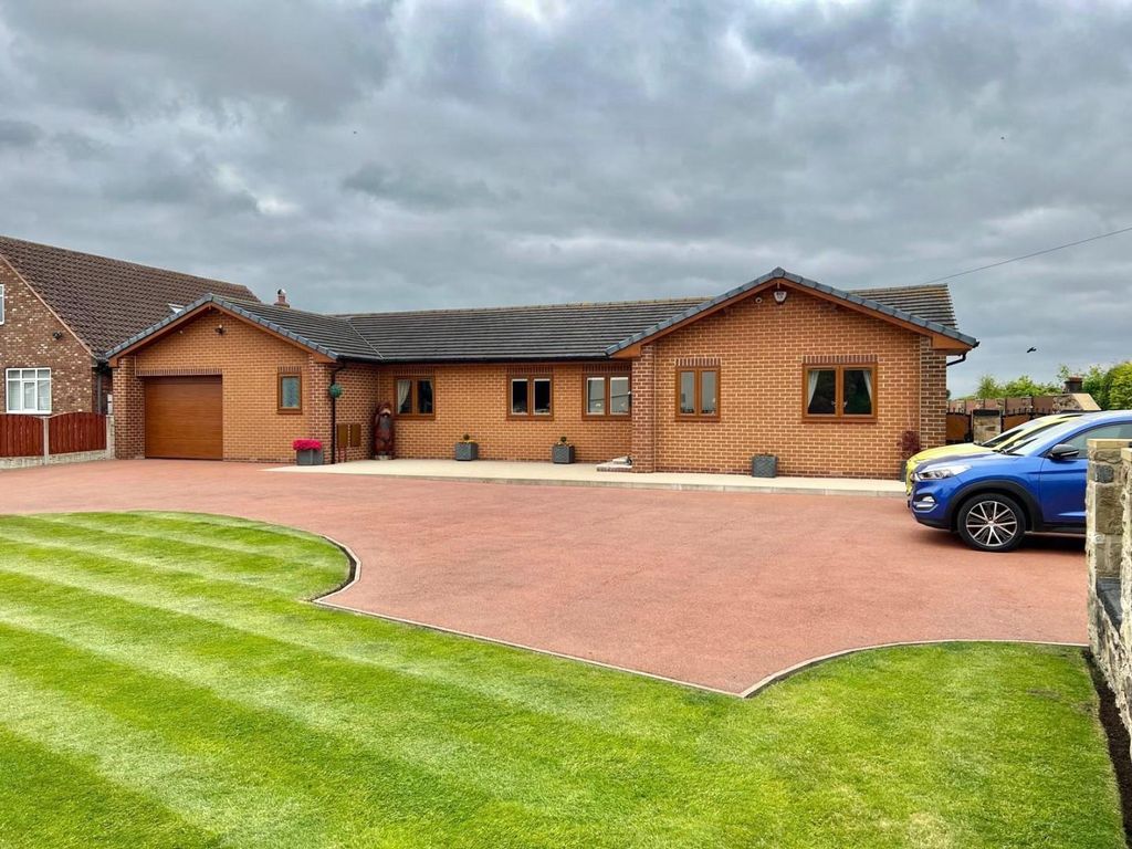 4 bed detached bungalow for sale in High Street, Great Houghton