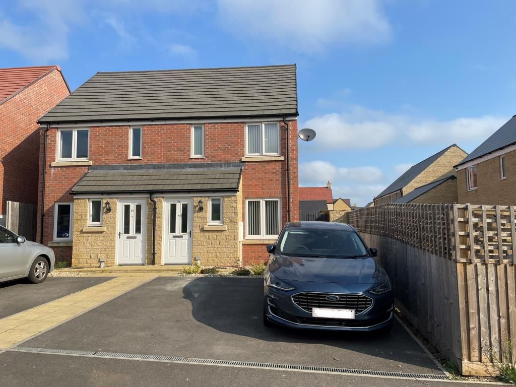 2 bed semidetached house for sale in Gordon Marshall Close, Witney