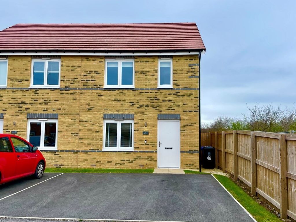 3 bed semidetached house to rent in Foxglove Drive, Auckley, Doncaster