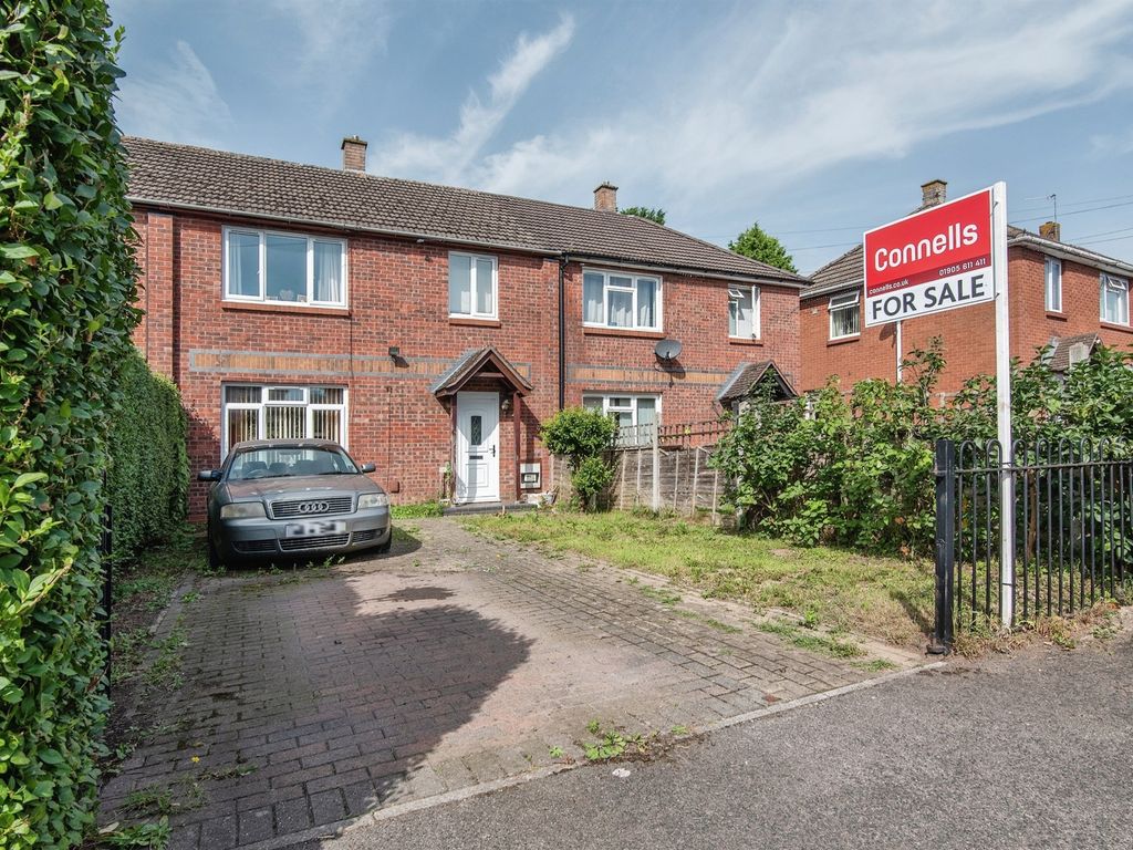 3 bed terraced house for sale in Carlisle Road, Worcester WR5, £220,000