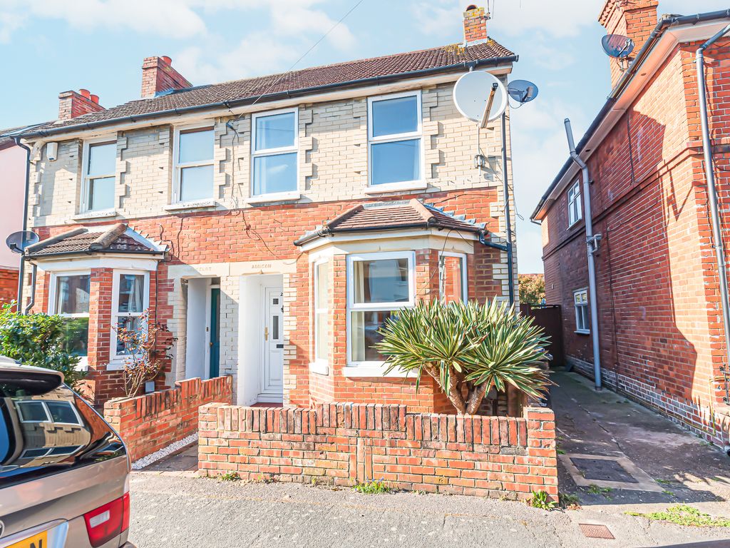 4 bed semidetached house for sale in Queens Road, Camberley GU15 Zoopla