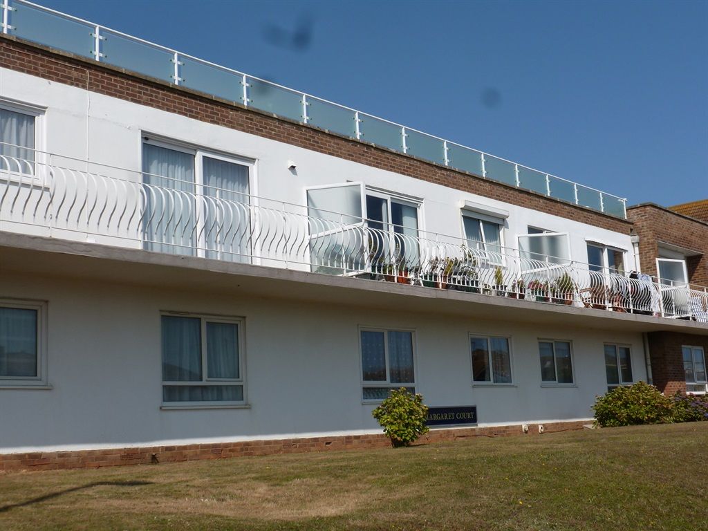Property Details For 2 Margaret Court South Coast Road Peacehaven Bn10 7pq Zoopla